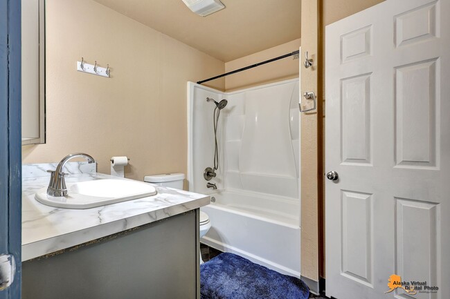 Building Photo - East Anchorage Home with In Unit Laundry a...
