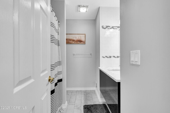 Building Photo - 203 Muskflower Ct
