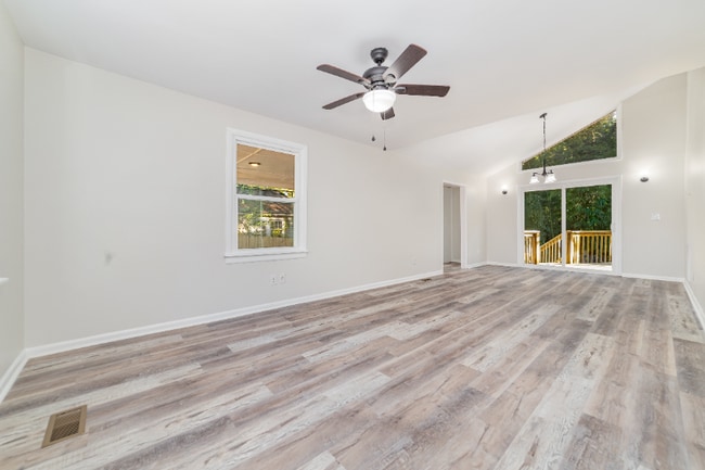 Building Photo - 211 Putnam St