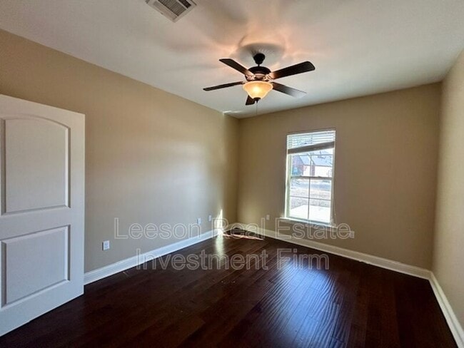 Building Photo - 2912 Paradise Dr