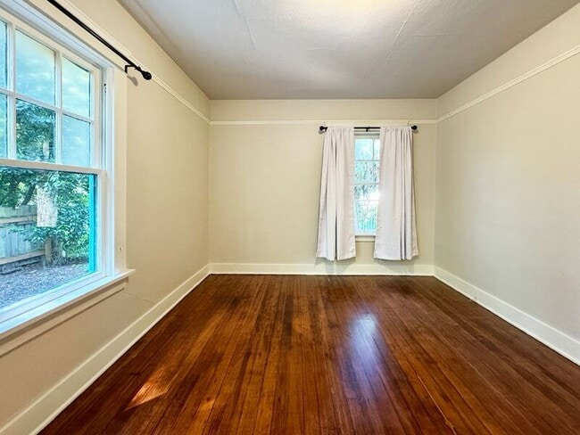 Building Photo - 1100 W 4th Ave