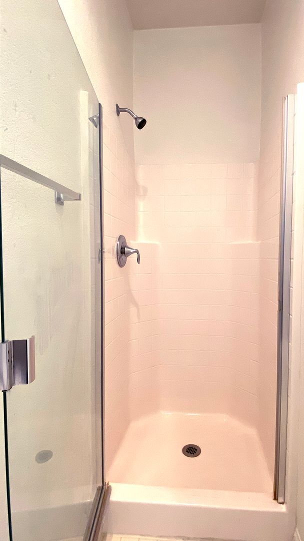 Building Photo - Great single story home 4 beds 3 baths in ...