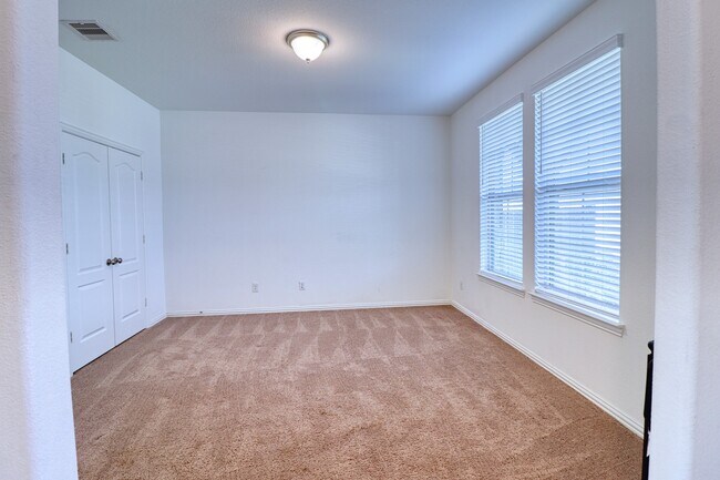 Building Photo - 8106 Royal Palm Ct