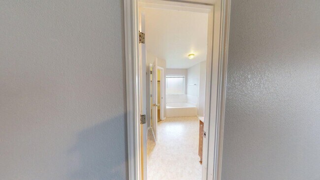 Building Photo - 106 Cedar Ridge Dr