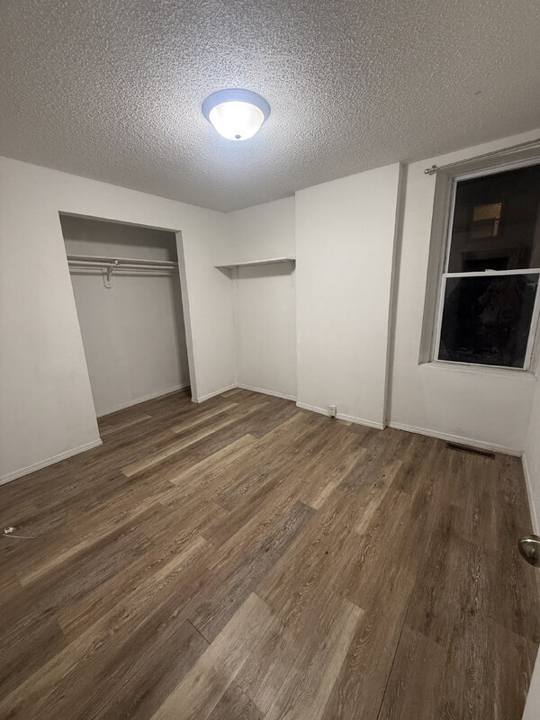 Building Photo - 1513 Des Moines St