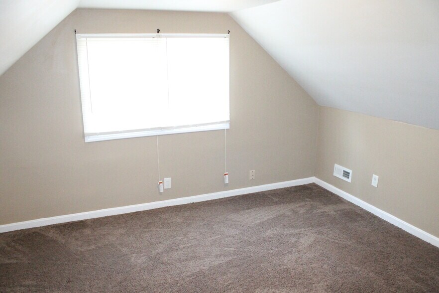 Building Photo - 5516 Brokers Tip Ln