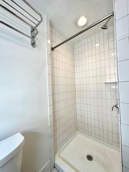 Building Photo - 144 Bowdoin St