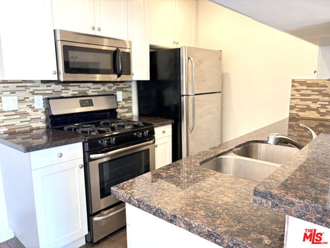 Building Photo - 8515 Alcott St