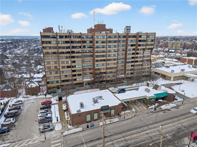 Building Photo - 750 Washington Rd