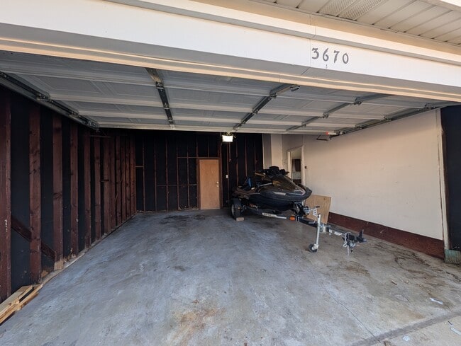 Building Photo - 3670 Tremont Dr