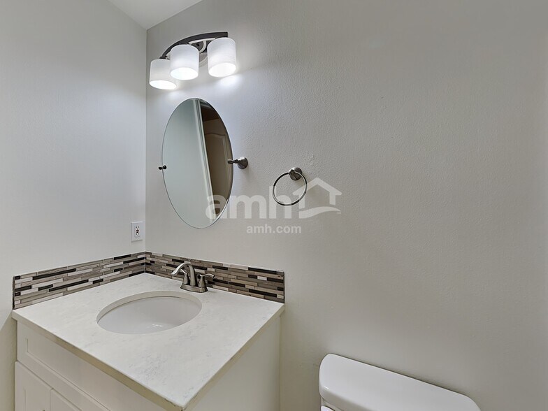 Building Photo - 1285 W Verbena Dr