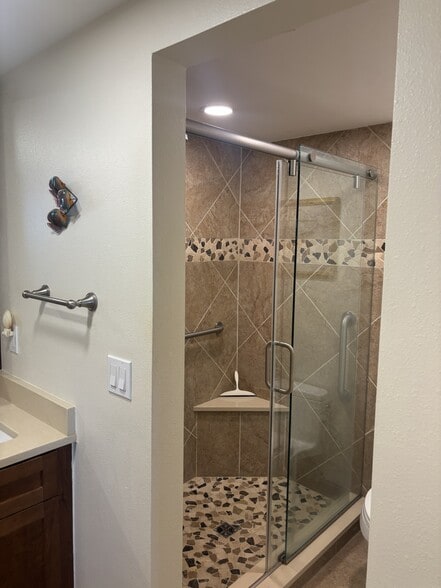 bathroom - 100 Pierce St