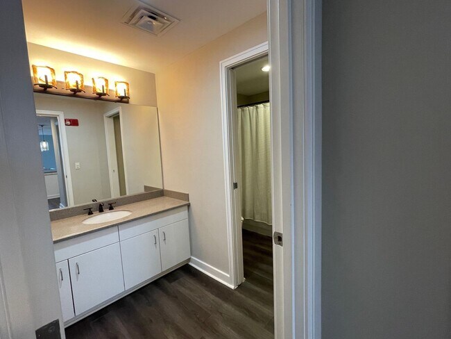 Building Photo - Unit 1105 - First Security Center
