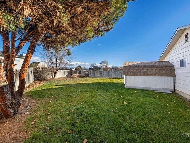 Building Photo - 80 S Heather Dr