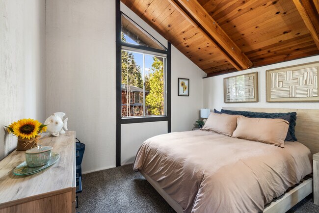 Building Photo - 7639 Forest Glen Dr