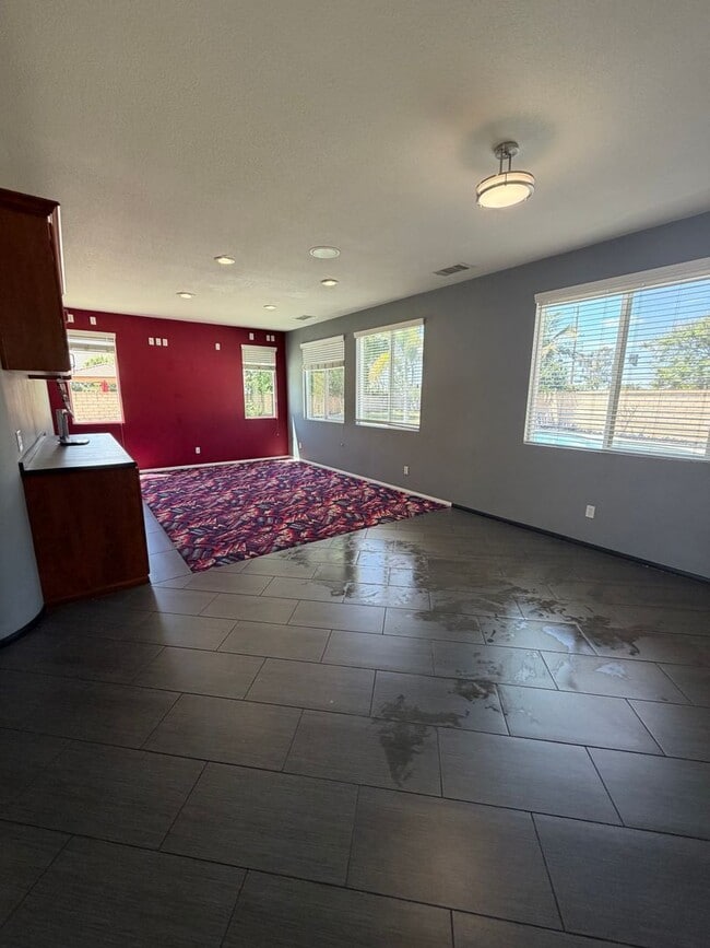 Building Photo - 885 Alsace Dr