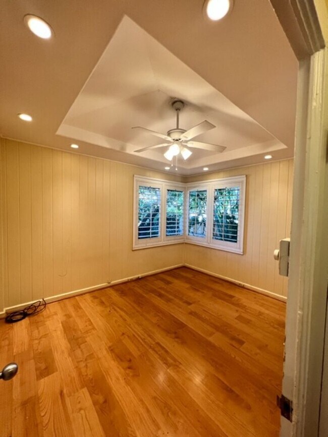 Building Photo - 1111 Hele St