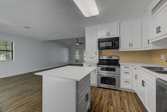 Building Photo - 5702 Golden Grove Ln