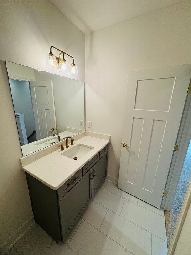 Building Photo - FOR LEASE - NEW BUILD TOWNHOME LOCATED IN ...