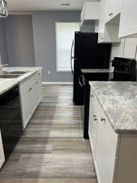 Building Photo - 3152 Daleview Way SW