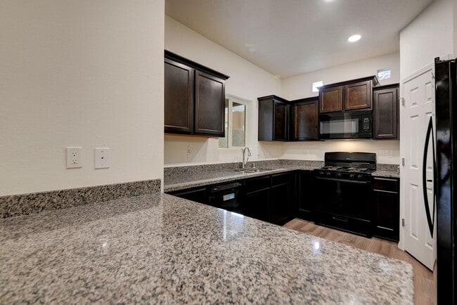 Building Photo - Amazing Modern 4 Bedroom in North Valley A...