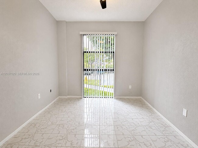 Building Photo - 20505 E Country Club Dr