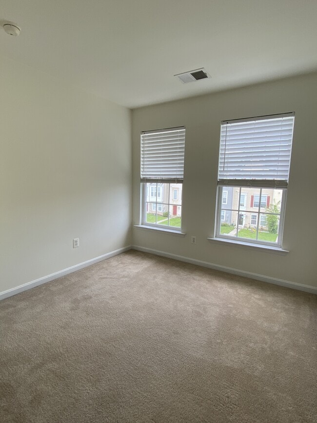 Building Photo - 33 Scholarship Ln