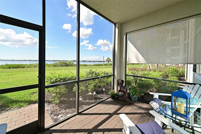 Building Photo - RiverView: Spectacular 2 BR / 2 BA waterfr...