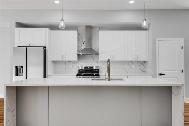 Building Photo - 2150 Essex Ave SW