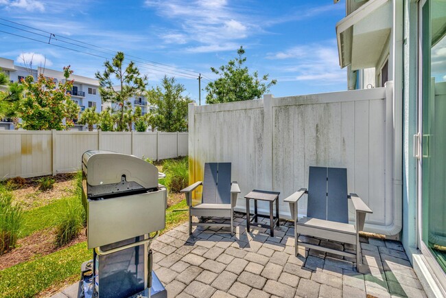 Building Photo - 345 SE Sea Hunt Way