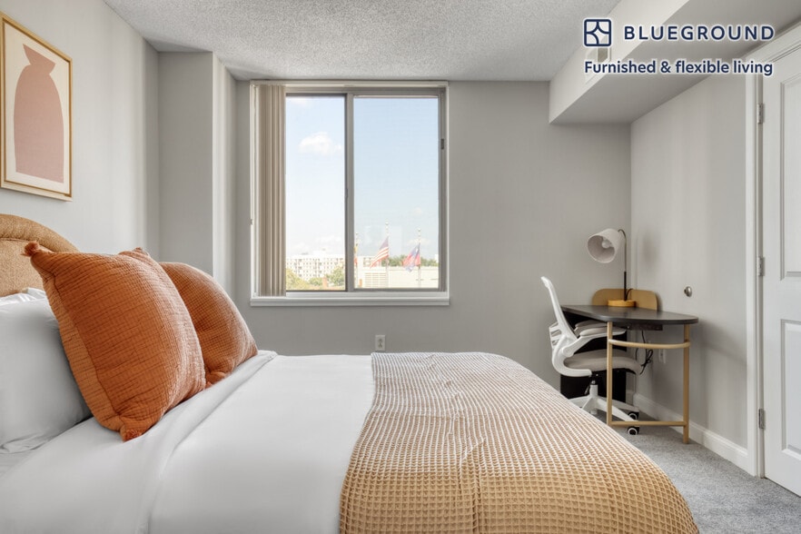 Building Photo - 4835 Cordell Ave