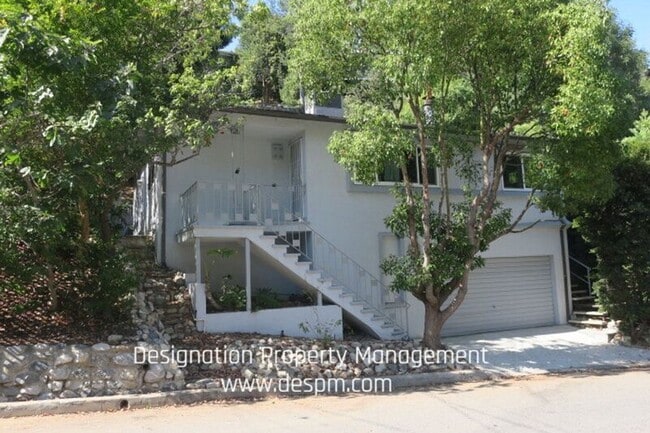 Primary Photo - 4584 Cleland Ave