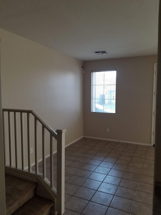 Building Photo - Spacious 3BD Home Near Downtown Phoenix & Major Freeways