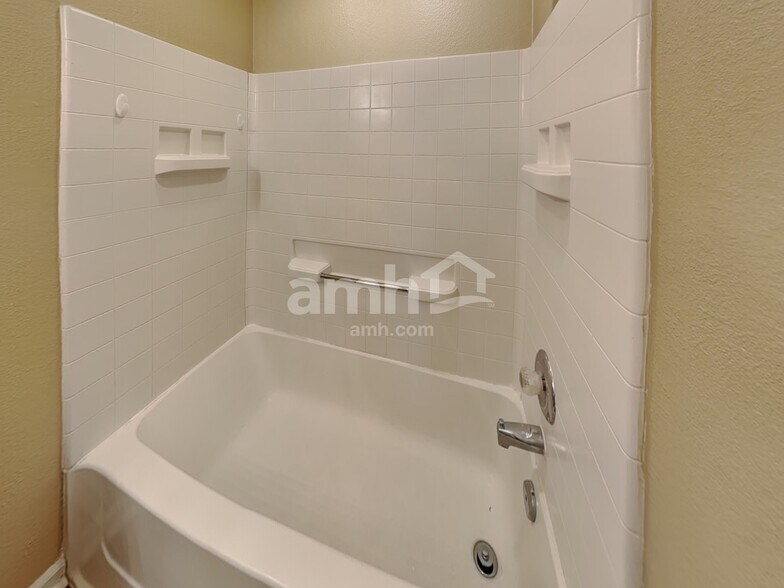 Building Photo - 5973 Redcliff North Ln