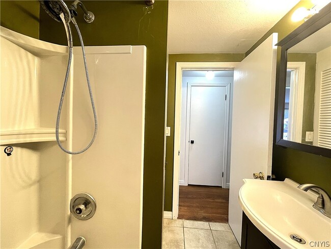 Building Photo - 121 Wadsworth Rd