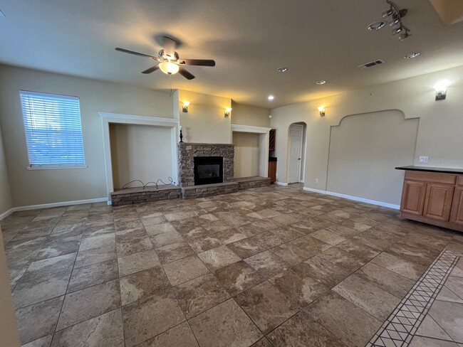 Building Photo - Upgraded and Beautiful Spacious 4 Bedroom ...