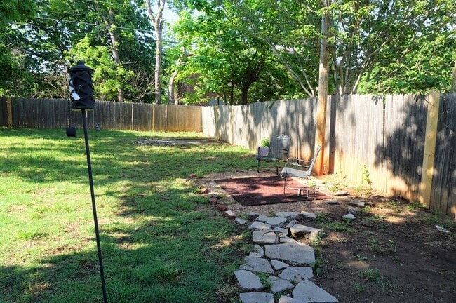 Building Photo - 2 BED 1 BATH CENTRAL PARK ADDITION NEAR PA...