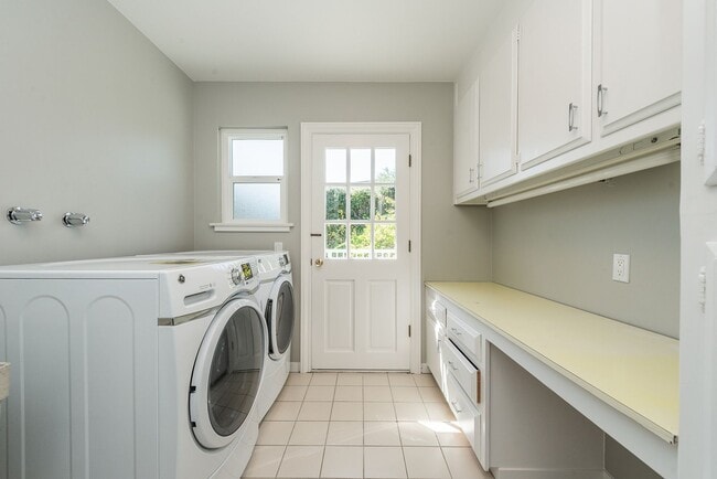 Building Photo - Updated 4 Bed / 2.5 Ba Home in Millbrae Mi...