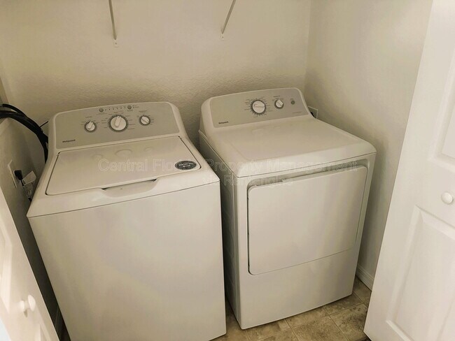 Building Photo - 2525 Lancien Ct