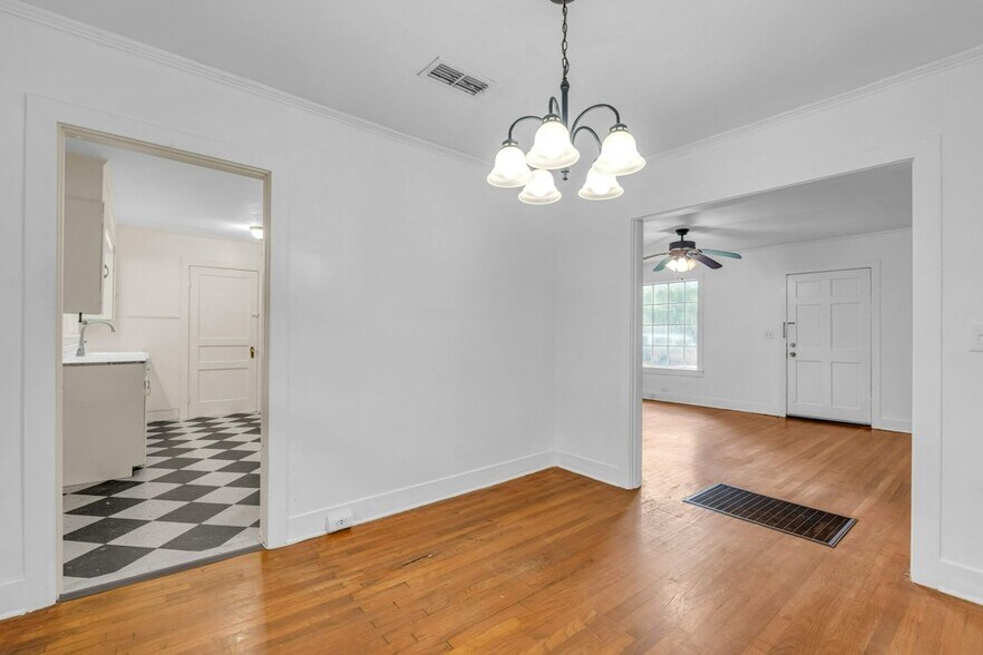 Building Photo - 409 Scales St