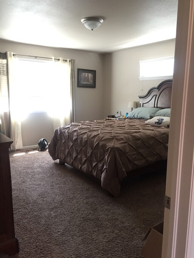 Building Photo - Beautiful 3 Bedroom 2.5 Bath Home in South...