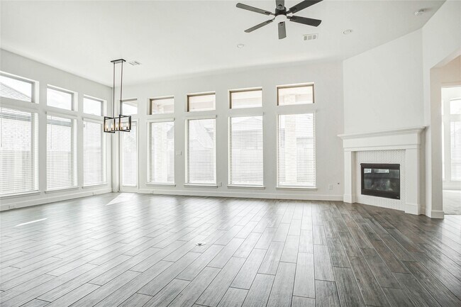 Building Photo - 9814 Chapman Trl