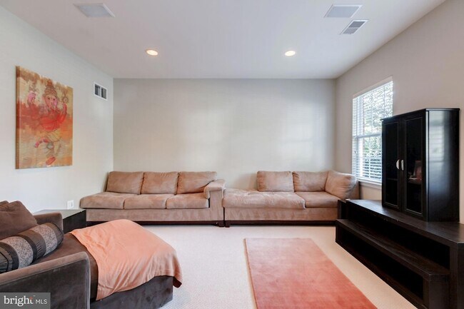 Building Photo - 324 Cameron Station Blvd