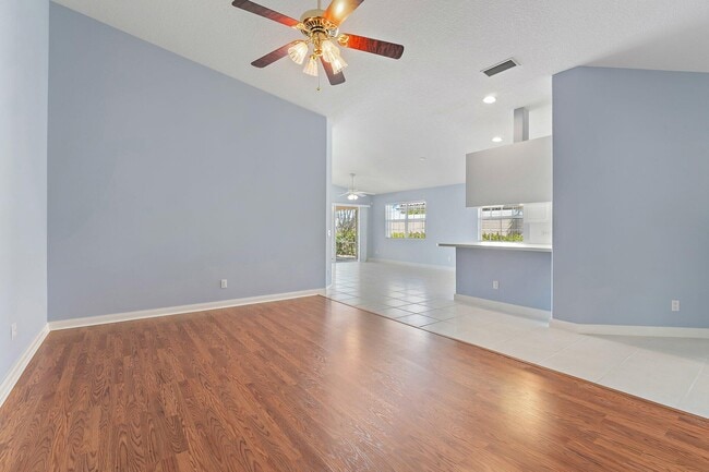 Building Photo - 9083 SE Hawks Nest Ct