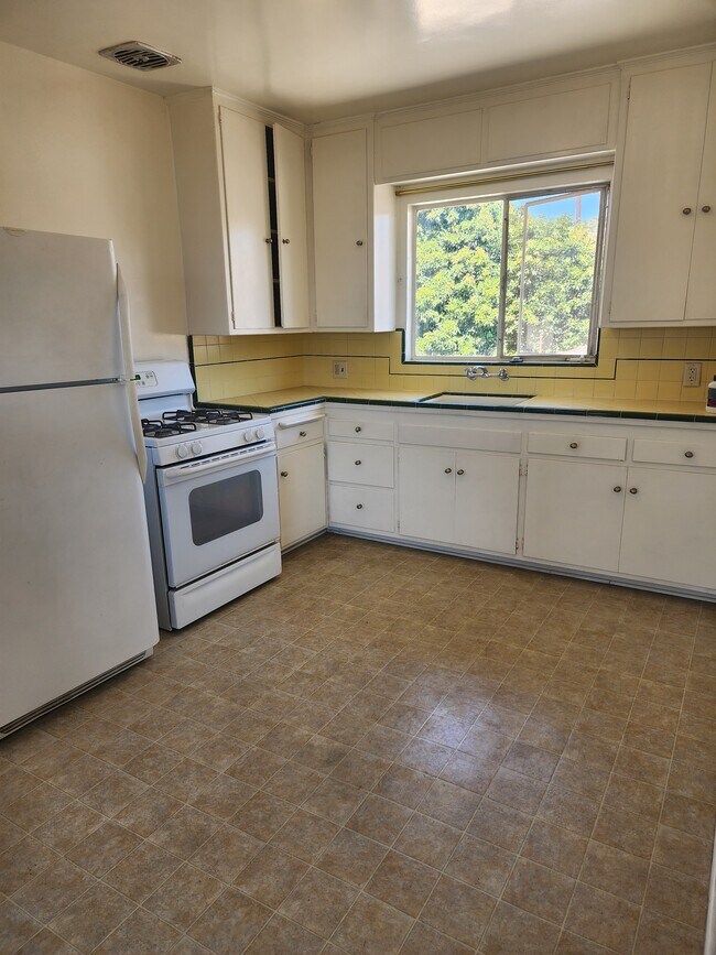 Building Photo - 3064 Luna Dr