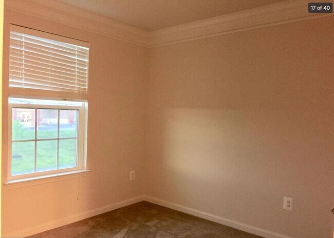 Building Photo - Large Townhome in Wormans Mill!