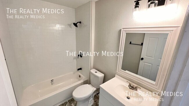 Building Photo - 14405 Lake Price Dr