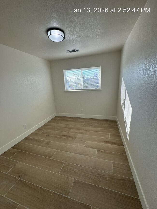 Building Photo - Charming Home Available Now!!