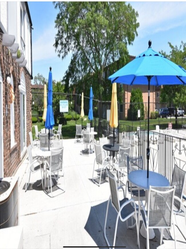 Building Photo - 9449 Bay Colony Dr