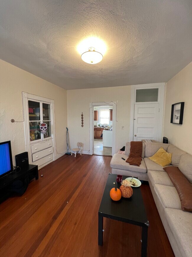 Building Photo - 36 Melendy Ave